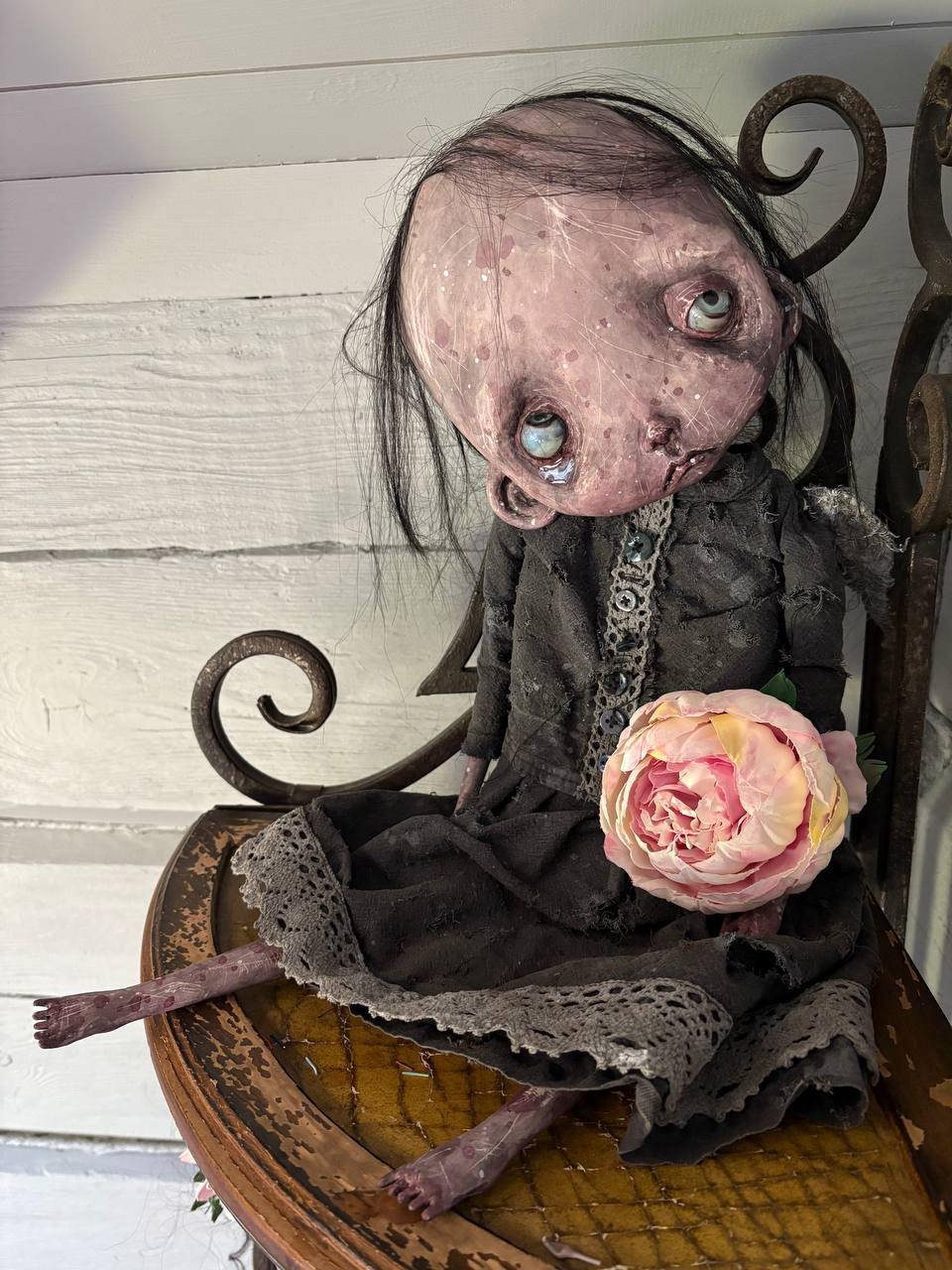 Кукла девочка с цветком