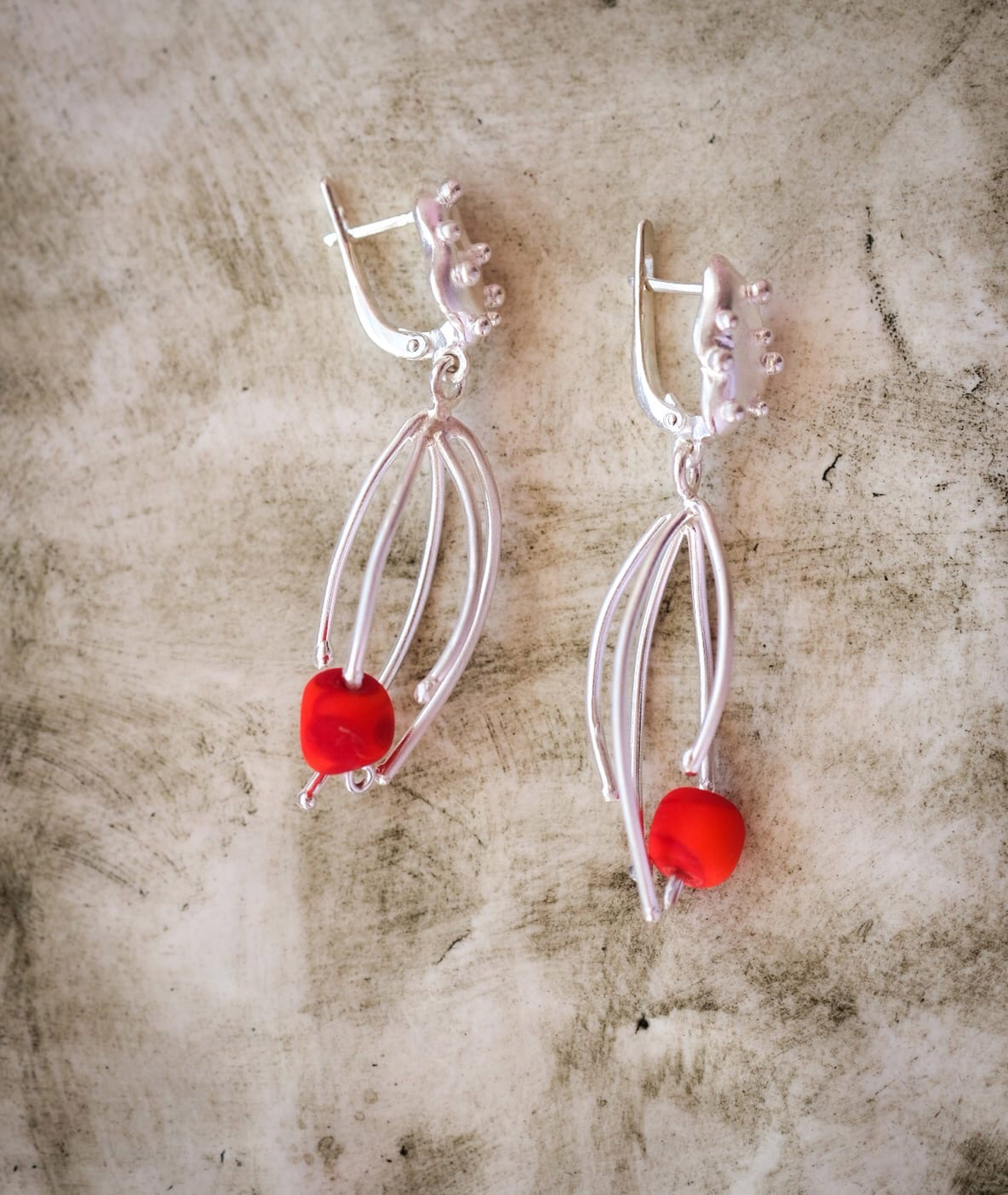 Серьги с красным матовым стеклом