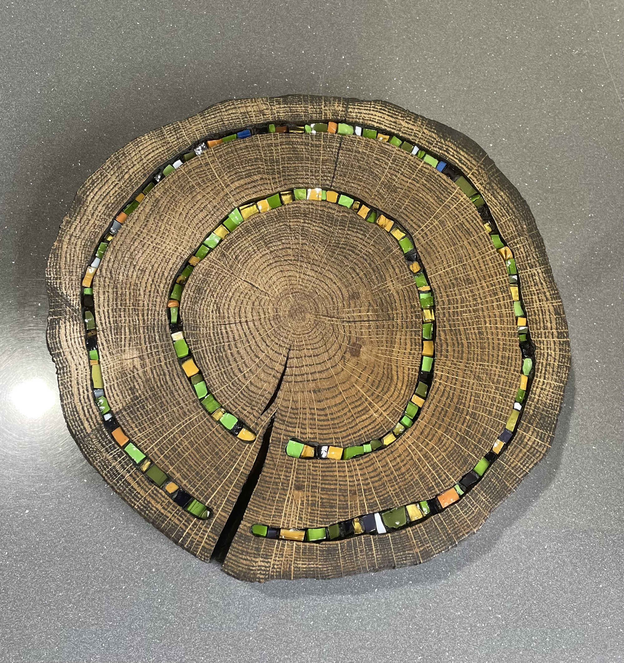 "Подставка под горячее", спил дуба, мозаика стекло, зеленый