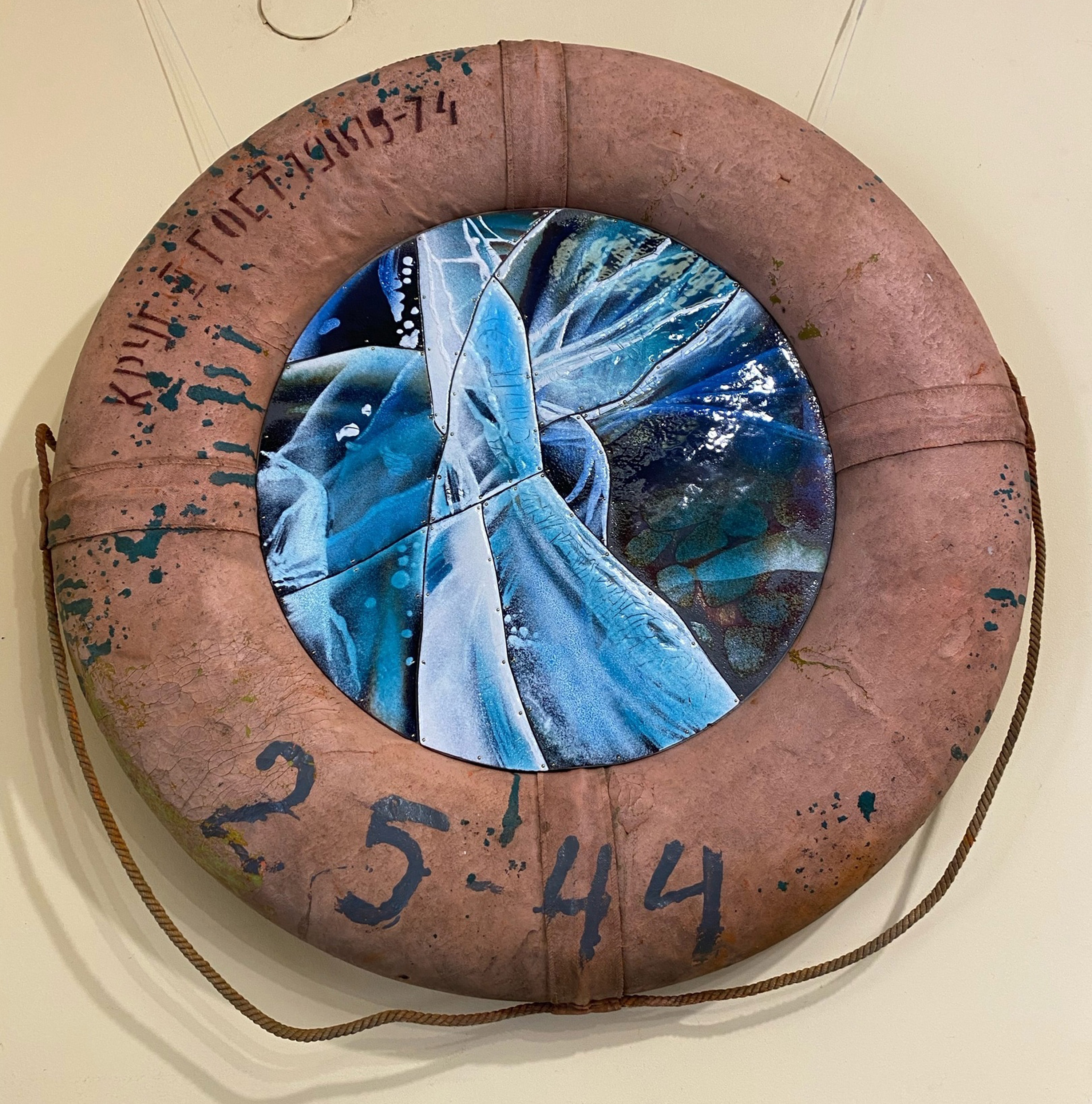 Лед Байкала (спасательный круг)