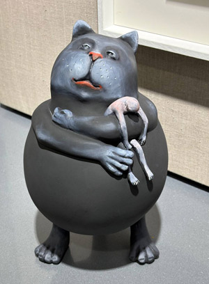 Кот завел себе человека